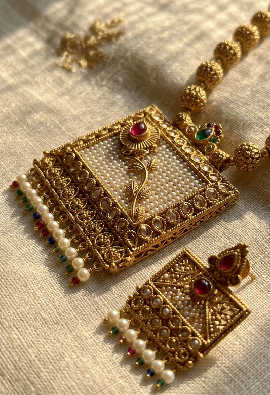 Elitare Rajsi Noor Necklace