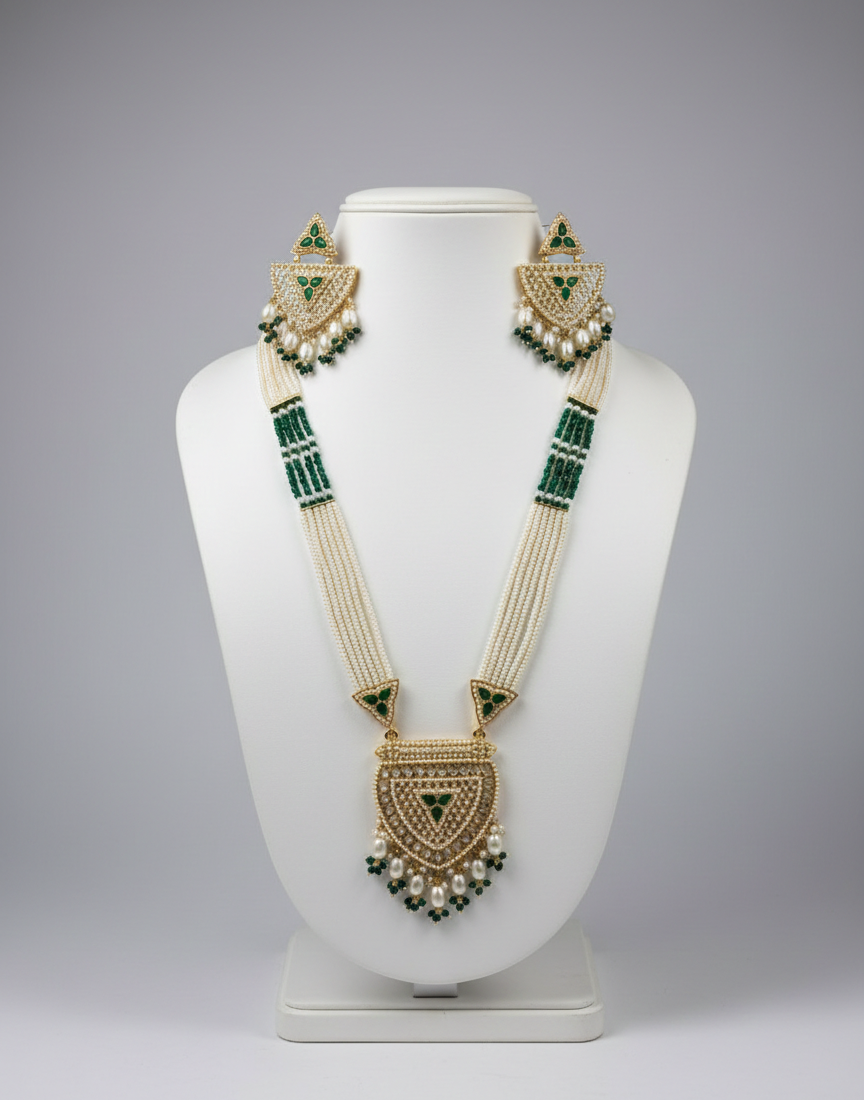 Elitare Emerald Vanya Necklace