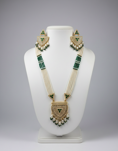 Elitare Emerald Vanya Necklace