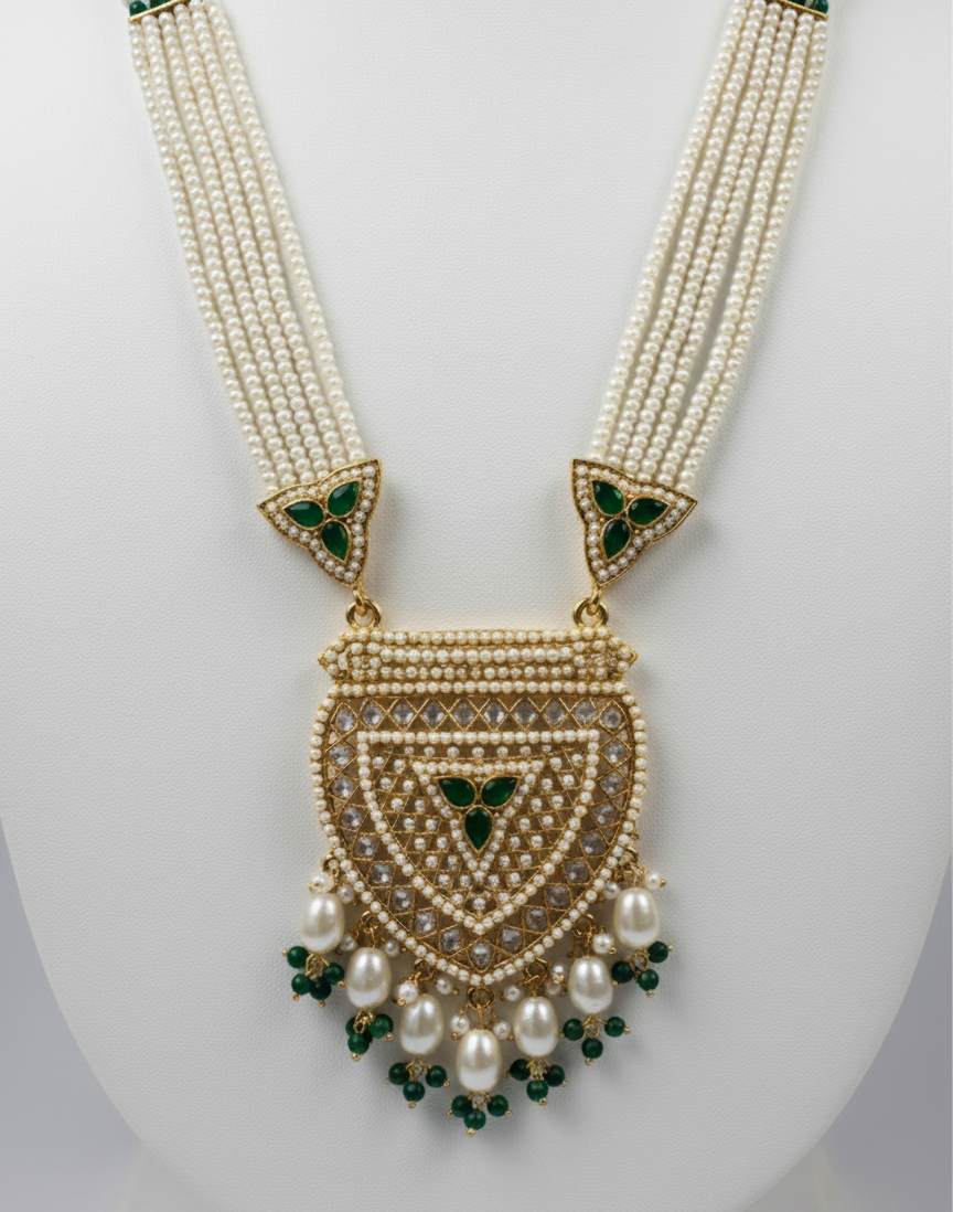 Elitare Emerald Vanya Necklace