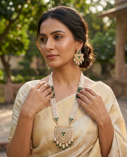 Elitare Emerald Vanya Necklace
