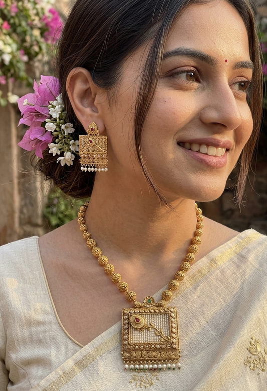 Elitare Rajsi Noor Necklace